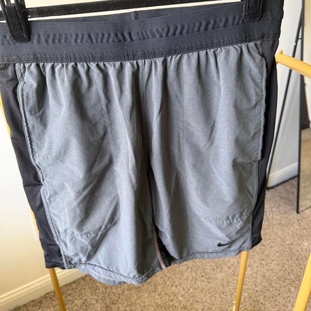 Nike Men's Grey and Black Shorts